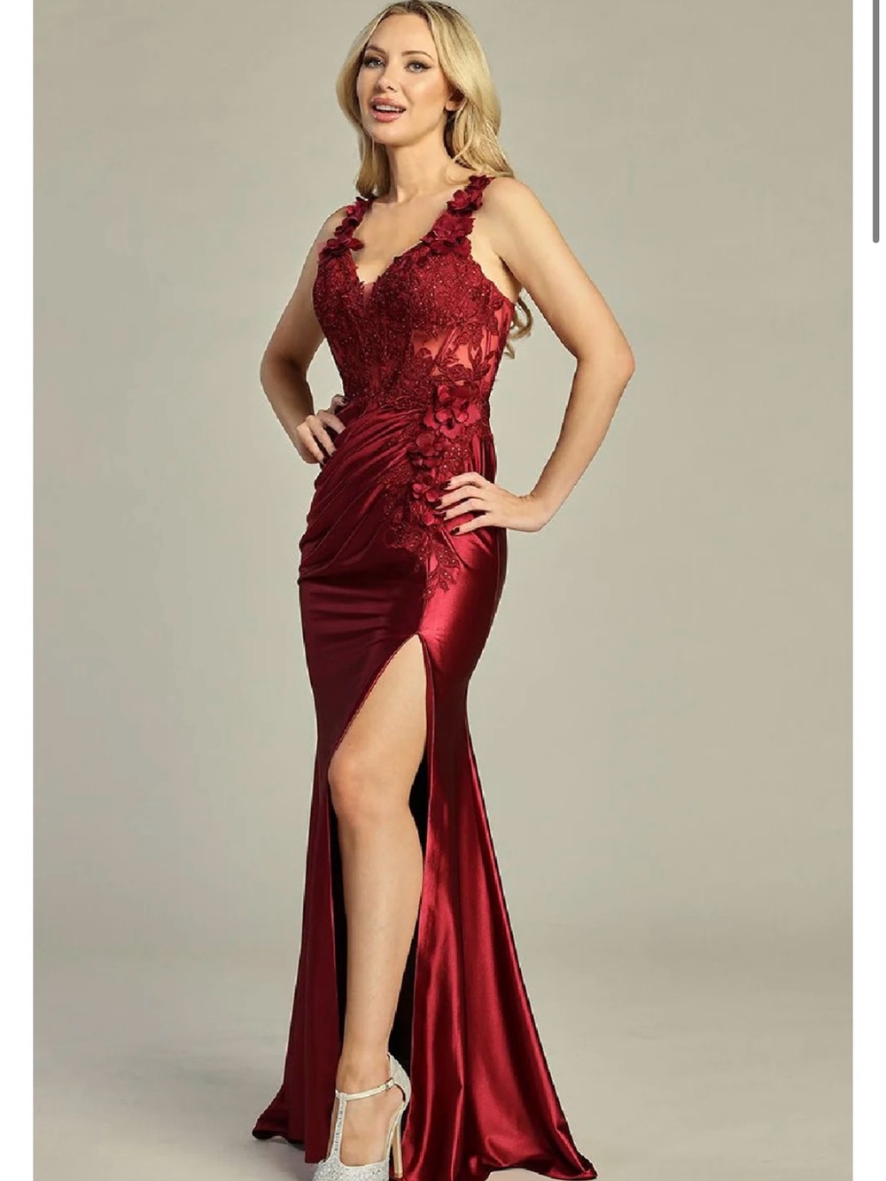 Elegant Red pink  V-Neck Lace Appliqué Evening Gown